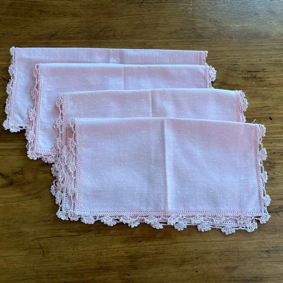 SOLD - Vintage Pink Linen Napkins with Crocheted Edges - Set of 4 - Picture 3 of 11